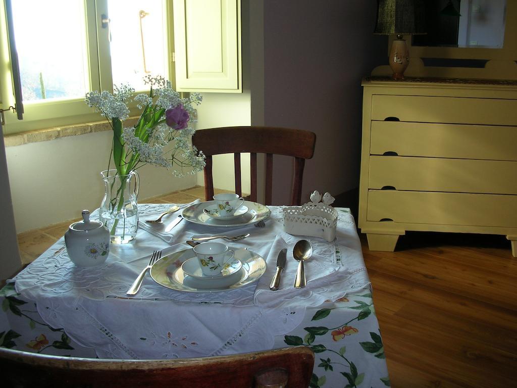 Poggio Dei Prugnoli Bed & Breakfast Tavoleto Bagian luar foto